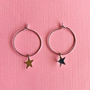 Small silver star hoop earrings 🌟